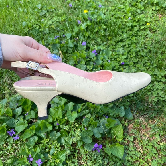 Chanel shoes with small heel - Picture 4 of 16